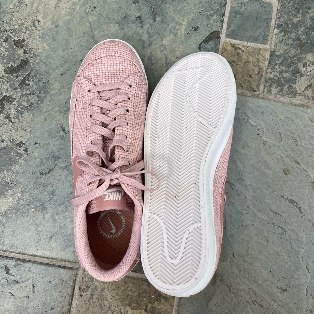 Nike Women's Soft Pink Sneakers